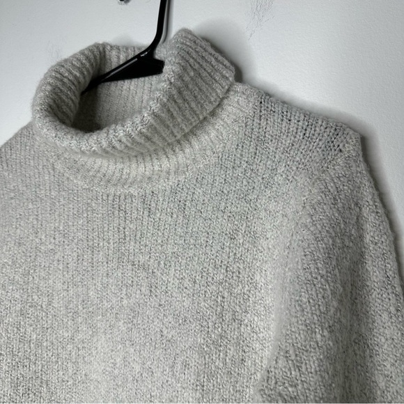 Brandy Melville Wool Blend Cassia Turtleneck Sweater - Picture 4 of 9